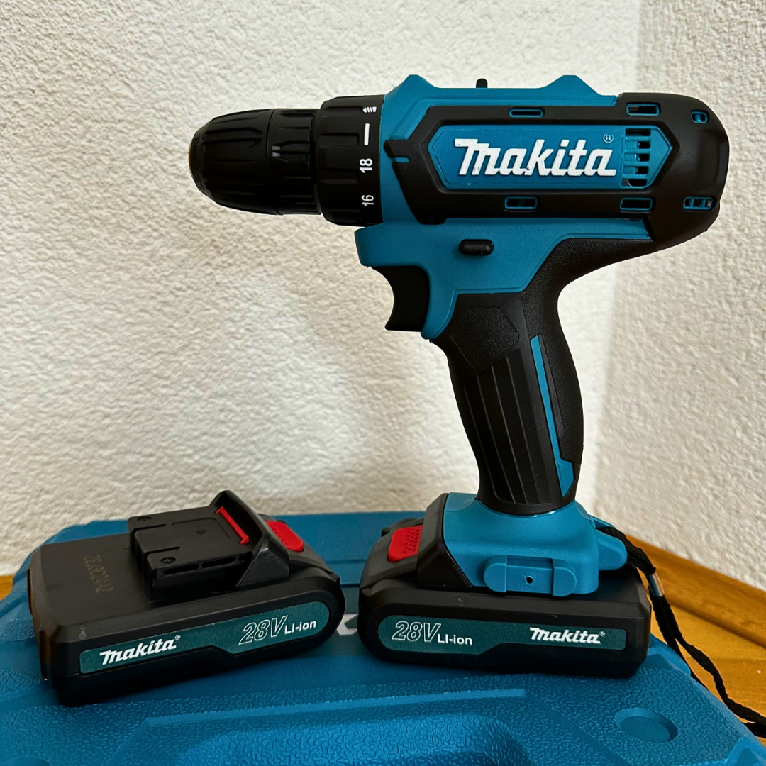 AKU BUŠILICA MAKITA + 2 BATERIJE GRATIS